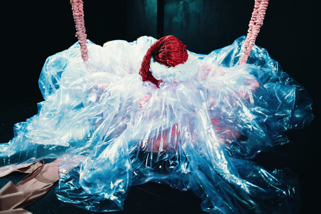 Anmeldelse: En dialog med plastik