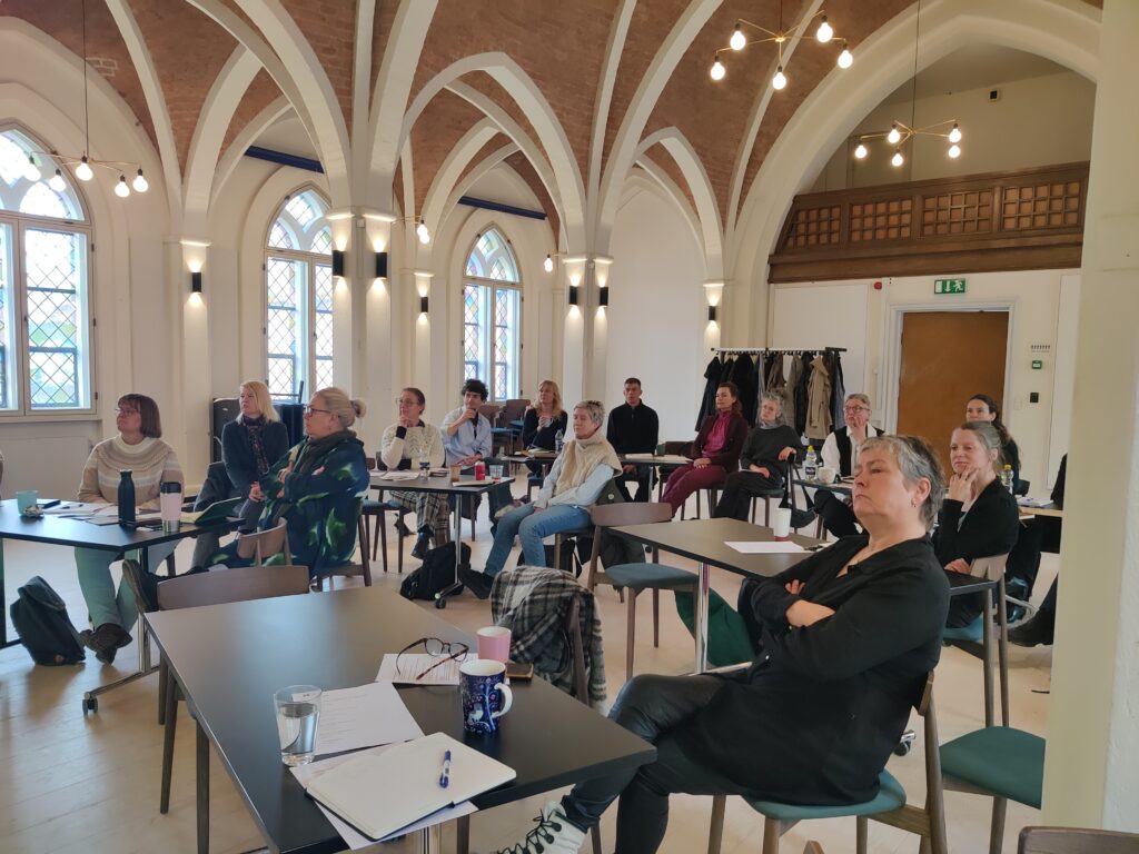 Symposium samler organisationer inden for skrivning og metal sundhed